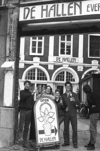 Groepsfoto van oprichters De Hallen in 1989